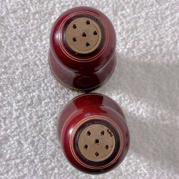 Vintage Burgundy Carved Wood Salt &  Pepper Shakers - Picture 7 of 9